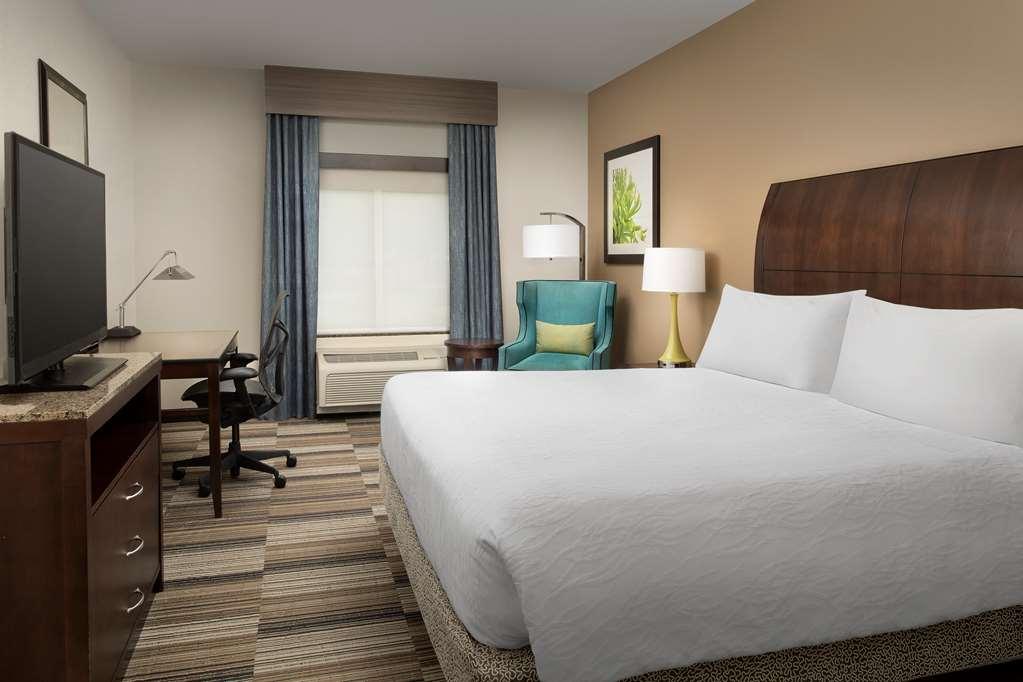 Hilton Garden Inn Charlotte/Мурсвилл Номер фото