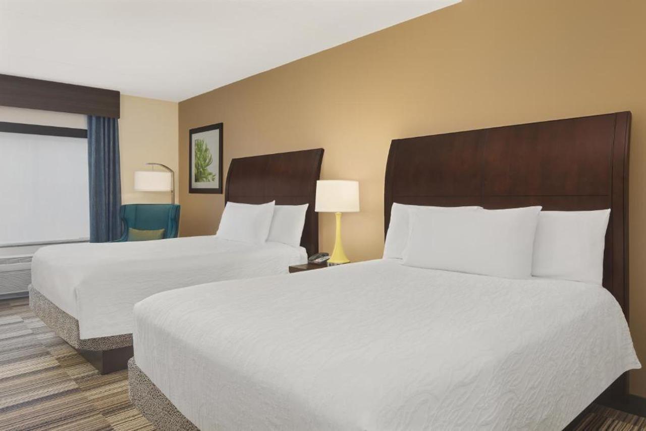 Hilton Garden Inn Charlotte/Мурсвилл Экстерьер фото