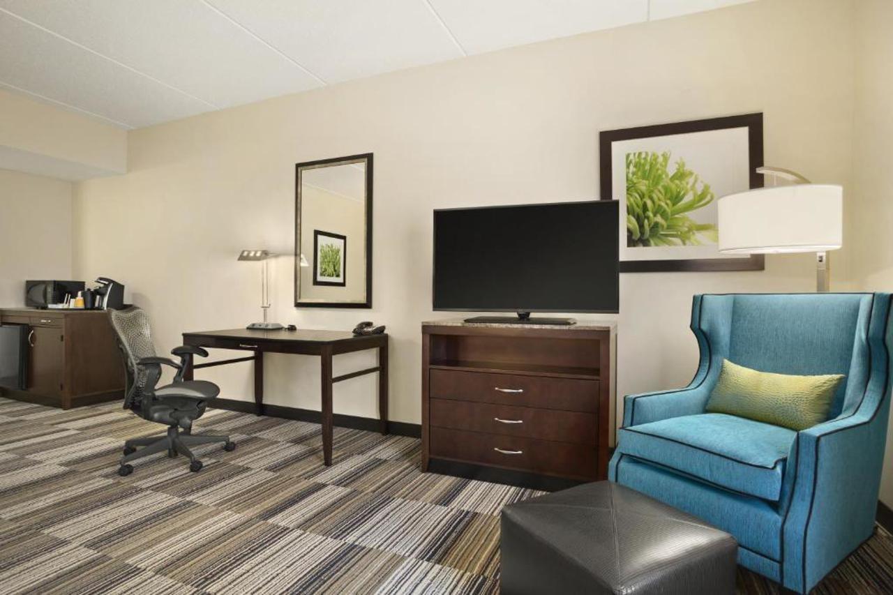 Hilton Garden Inn Charlotte/Мурсвилл Экстерьер фото
