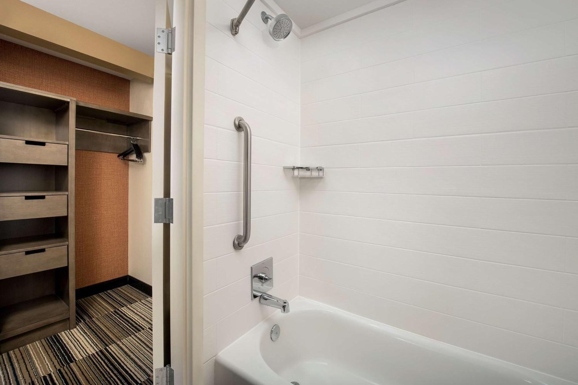 Hilton Garden Inn Charlotte/Мурсвилл Экстерьер фото