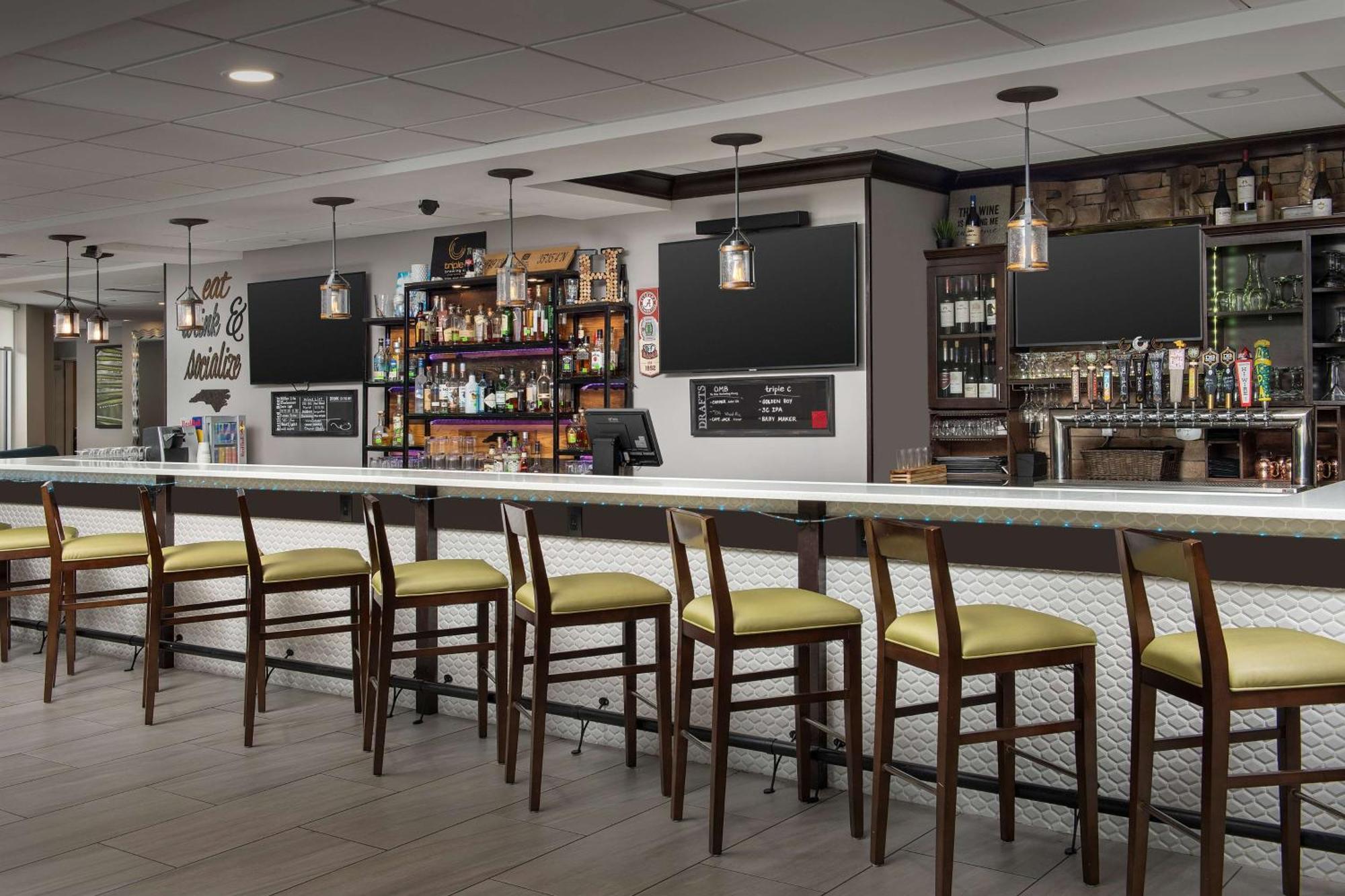 Hilton Garden Inn Charlotte/Мурсвилл Экстерьер фото