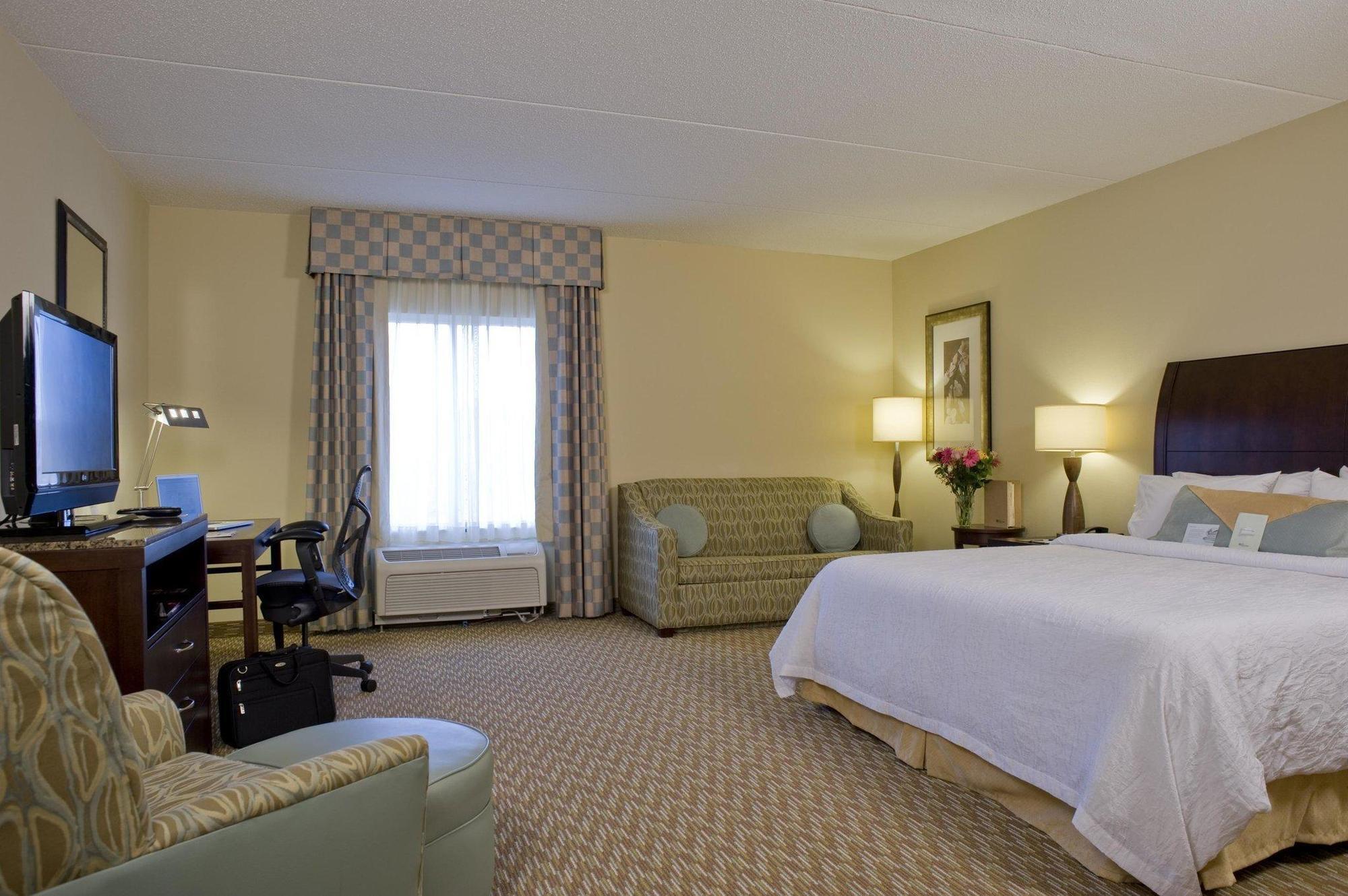 Hilton Garden Inn Charlotte/Мурсвилл Экстерьер фото