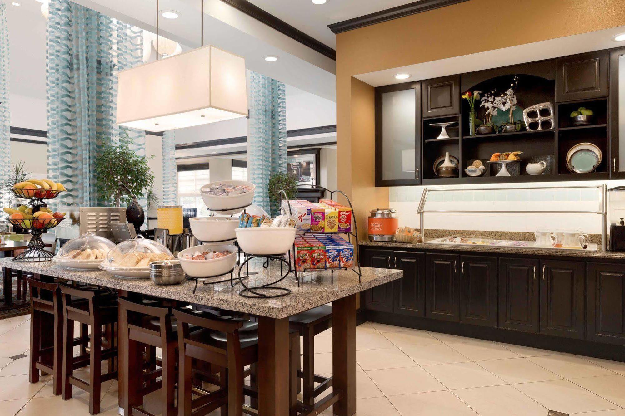 Hilton Garden Inn Charlotte/Мурсвилл Экстерьер фото