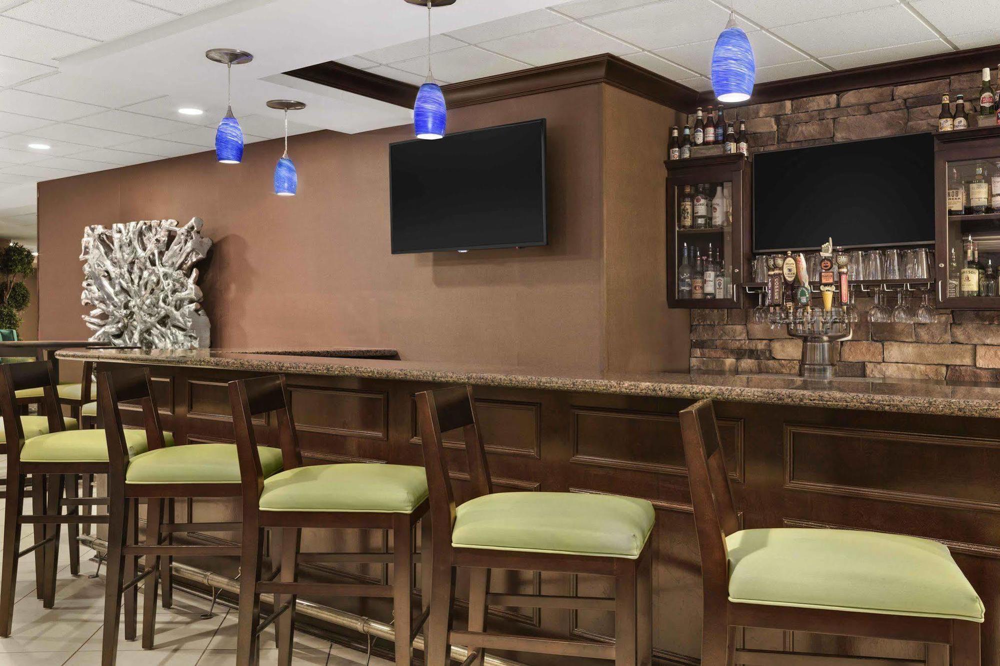 Hilton Garden Inn Charlotte/Мурсвилл Экстерьер фото